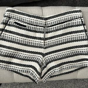 Loft Riviera Shorts Size 6 in Black and Cream